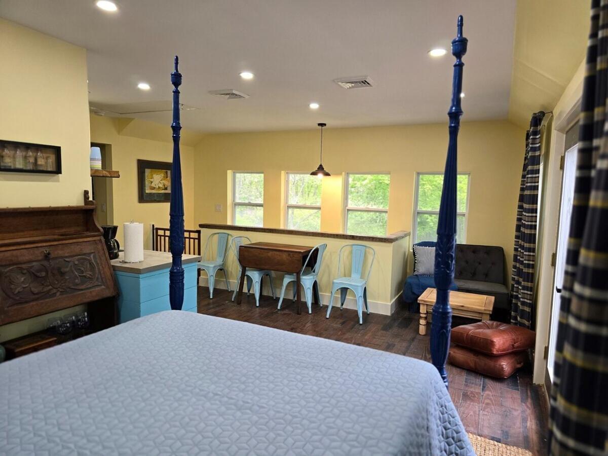 Heritage Trail Farmhouse New Hampton Room photo