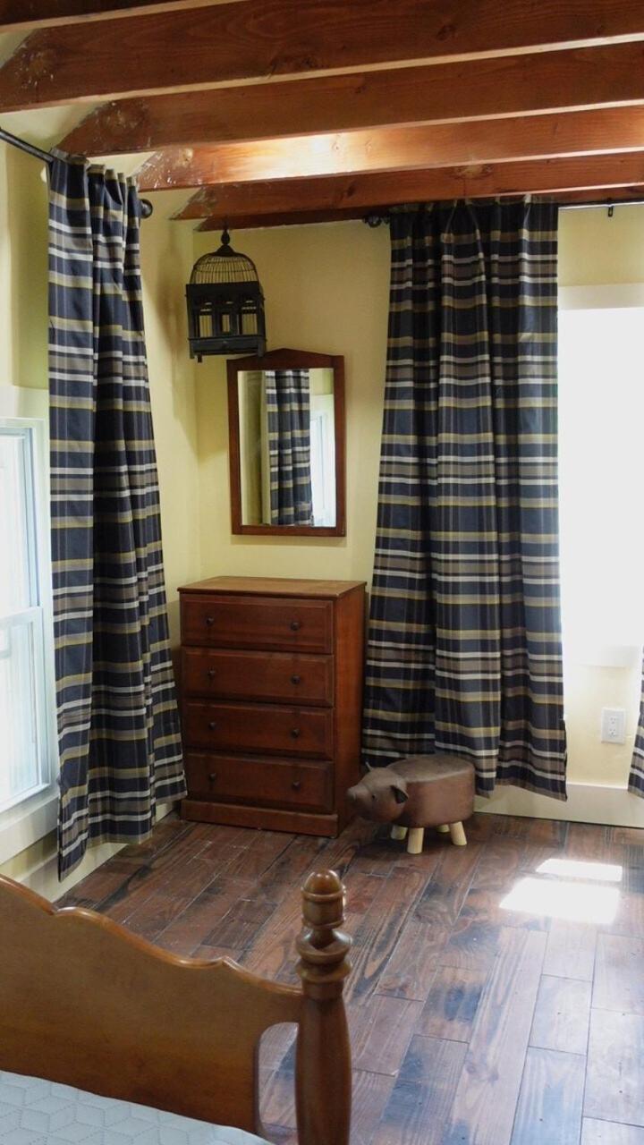 Heritage Trail Farmhouse New Hampton Room photo