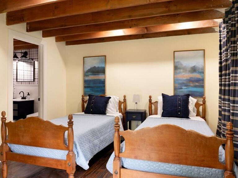 Heritage Trail Farmhouse New Hampton Room photo
