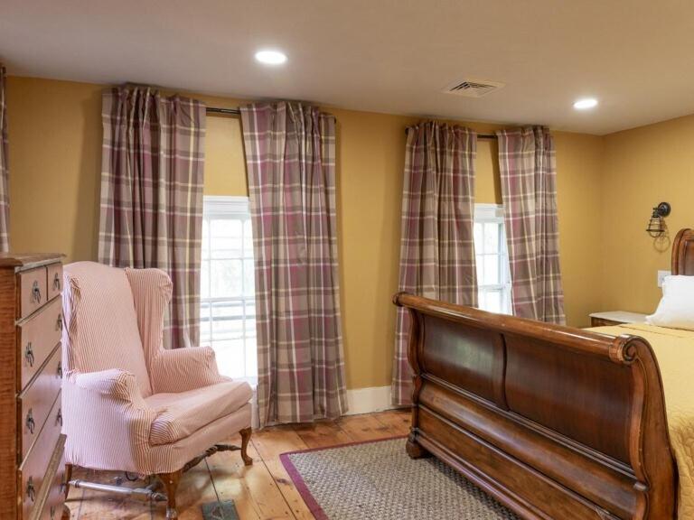 Heritage Trail Farmhouse New Hampton Room photo