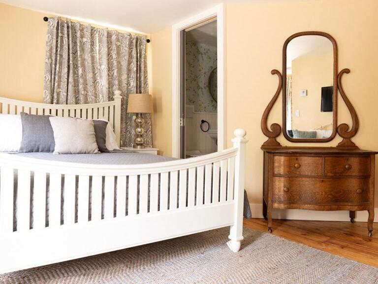 Heritage Trail Farmhouse New Hampton Room photo